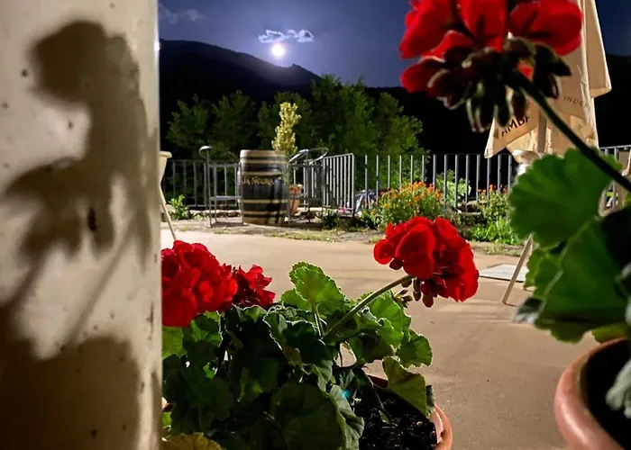 Guara Inluka Hotel *